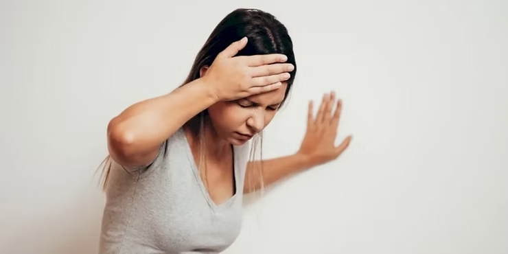 Ilustração do ouvido interno representando a labirintite, inflamação que afeta o equilíbrio e a audição